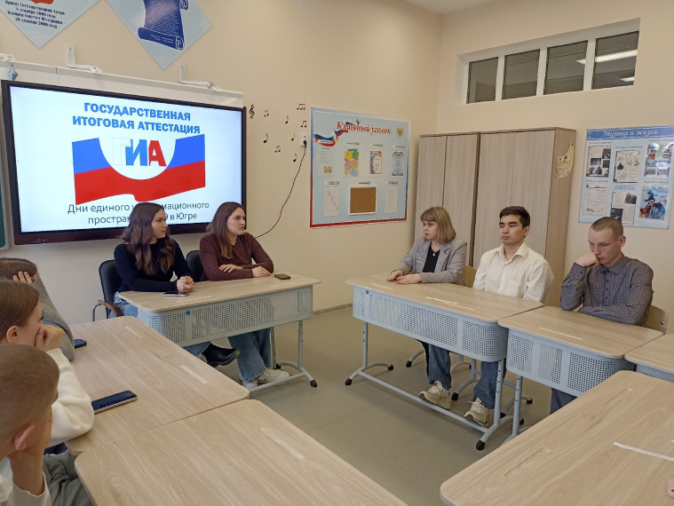 Бывшие выпускники поддержали будущих абитуриентов.